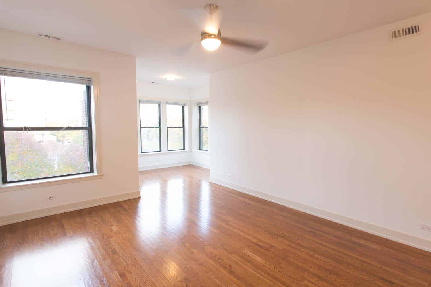 Exterior?w=400&h=260&fit=crop&q=40&auto=format&trim=auto