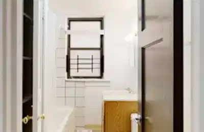 Common Area?w=400&h=260&fit=crop&q=40&auto=format&trim=auto
