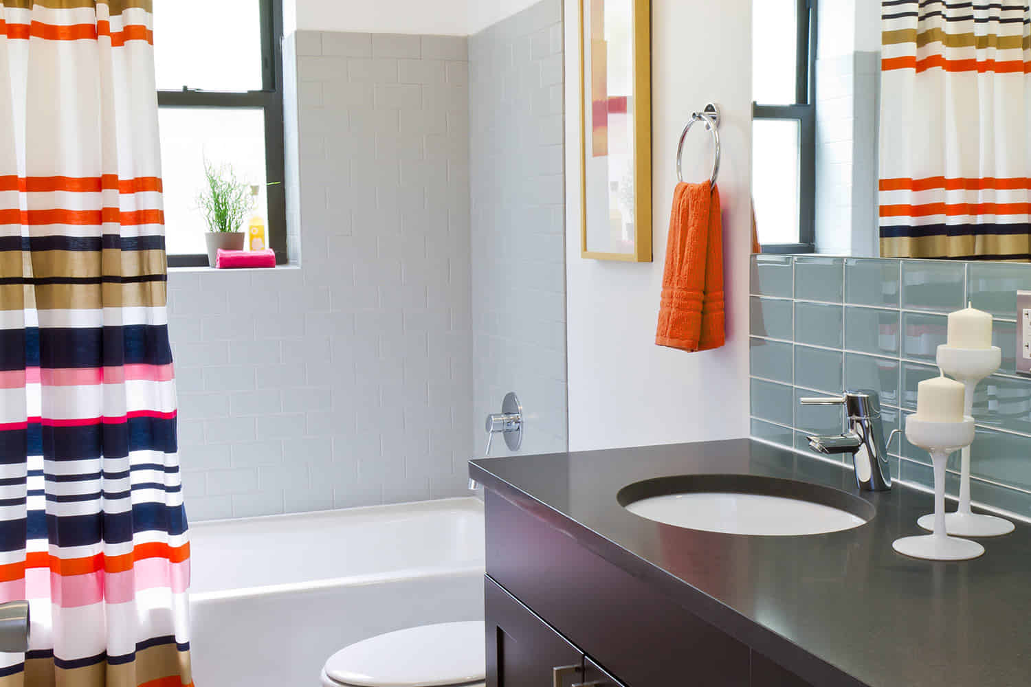 5512 S. Hyde Park Boulevard, Chicago - Chicago, Illinois, United States - Bathroom