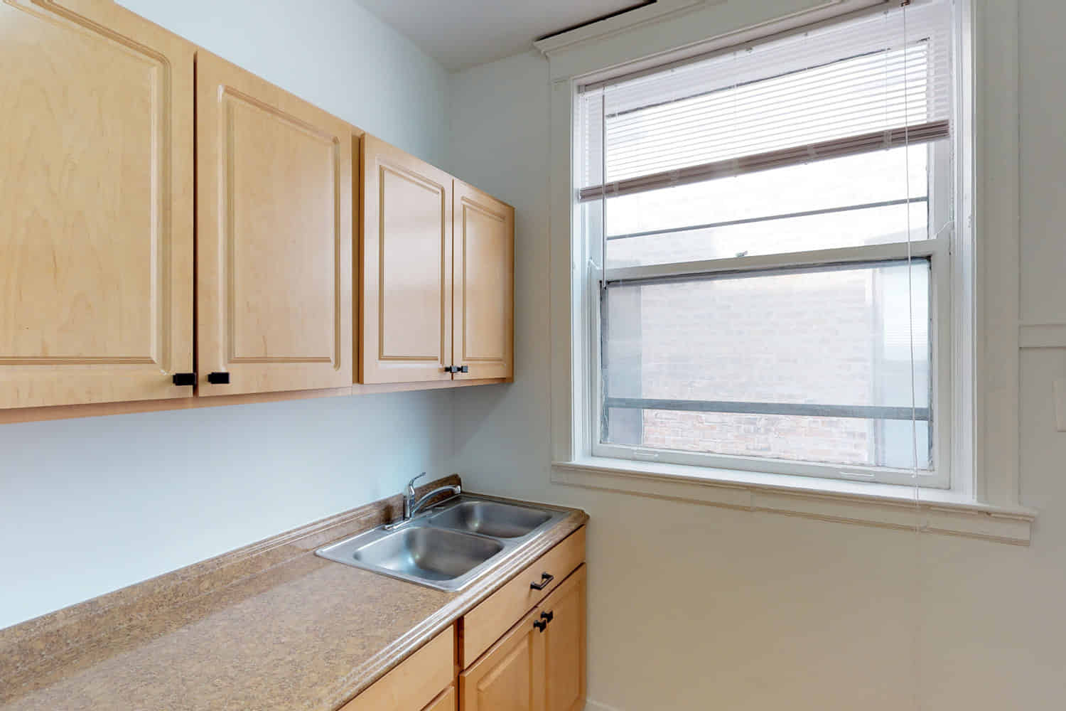 Bathroom?w=400&h=260&fit=crop&q=40&auto=format&trim=auto