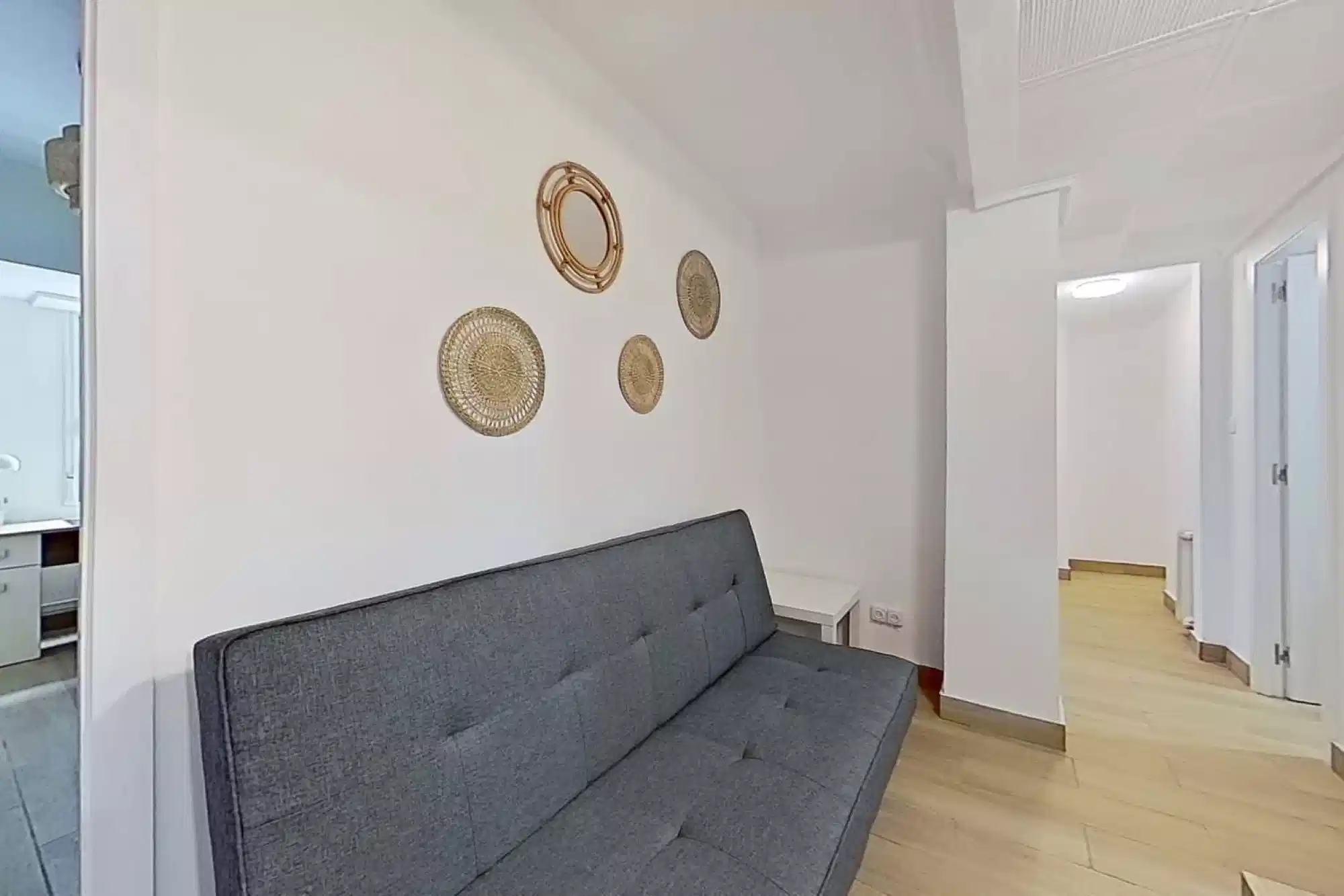 Exterior?w=400&h=260&fit=crop&q=40&auto=format&trim=auto