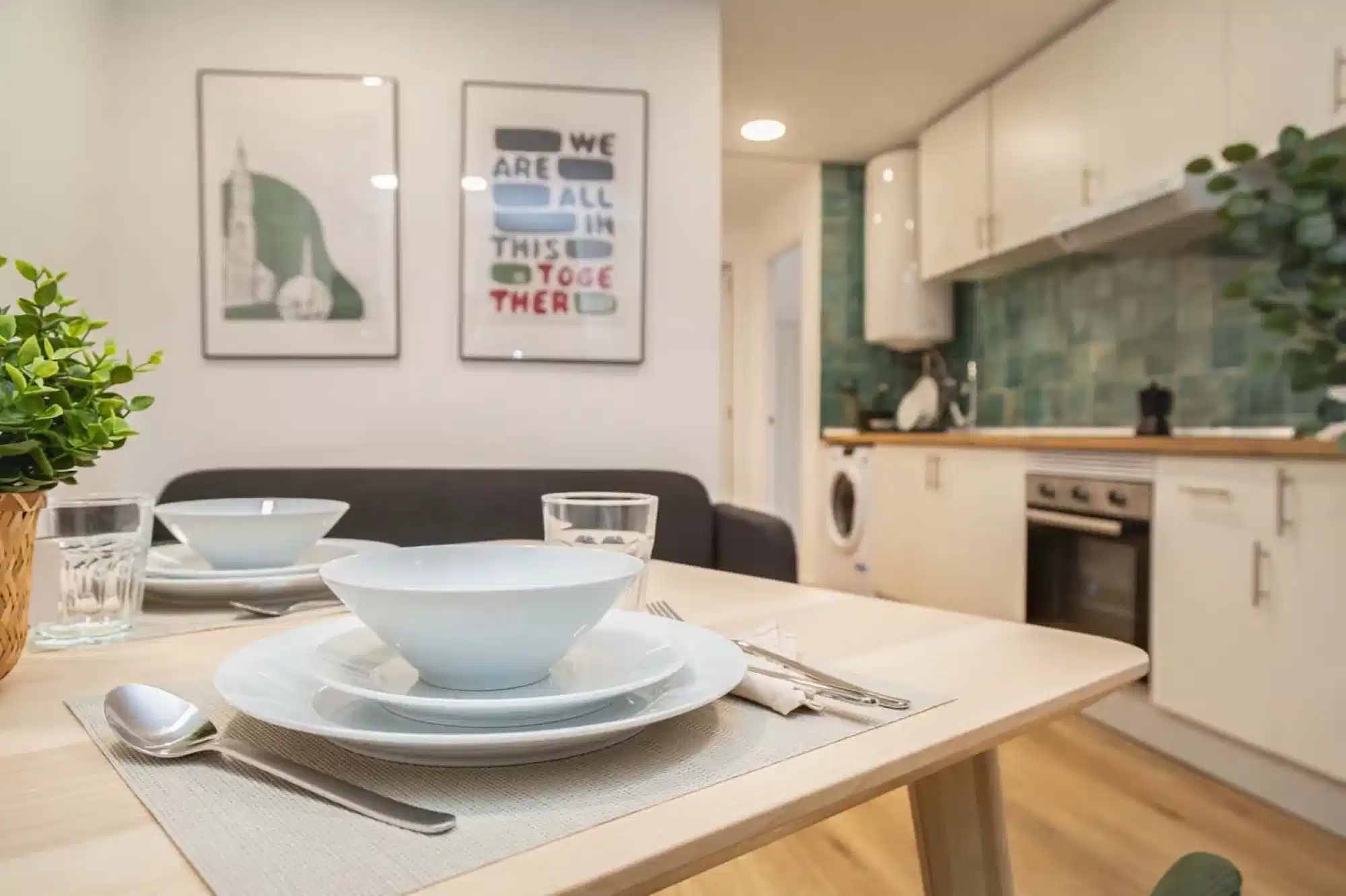 Exterior?w=400&h=260&fit=crop&q=40&auto=format&trim=auto