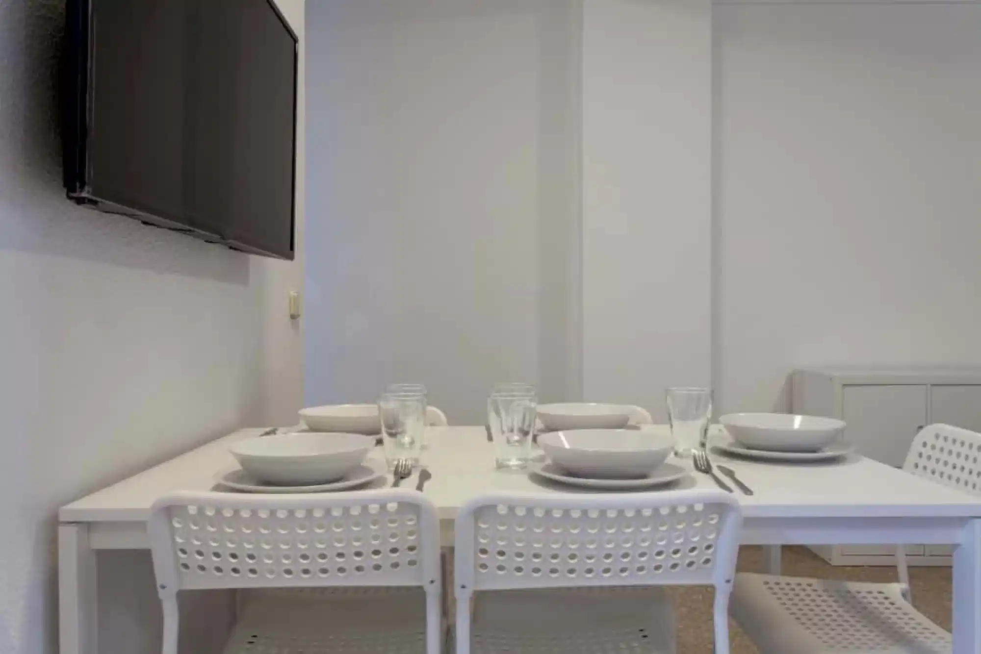 Exterior?w=400&h=260&fit=crop&q=40&auto=format&trim=auto