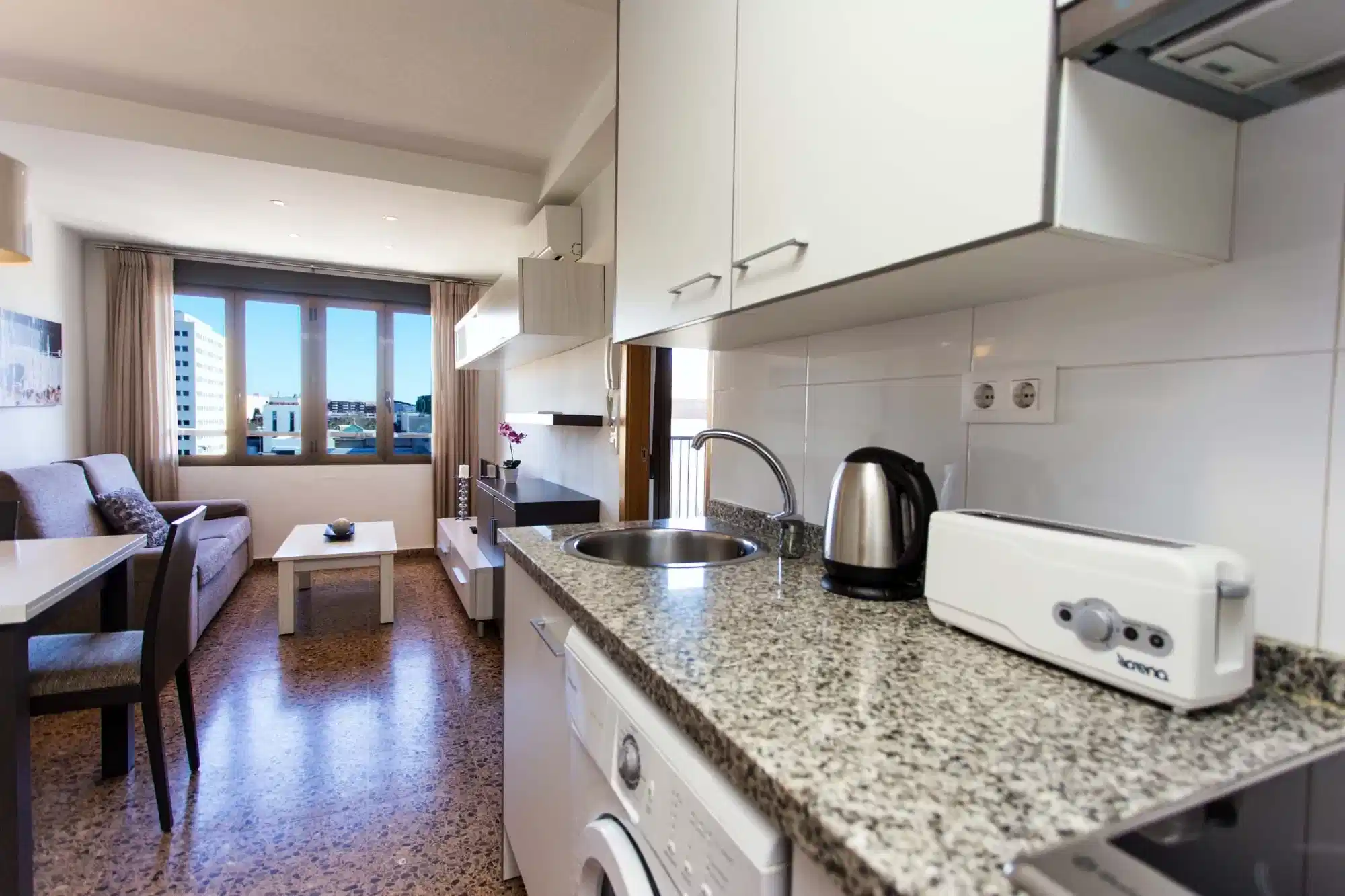 Exterior?w=400&h=260&fit=crop&q=40&auto=format&trim=auto