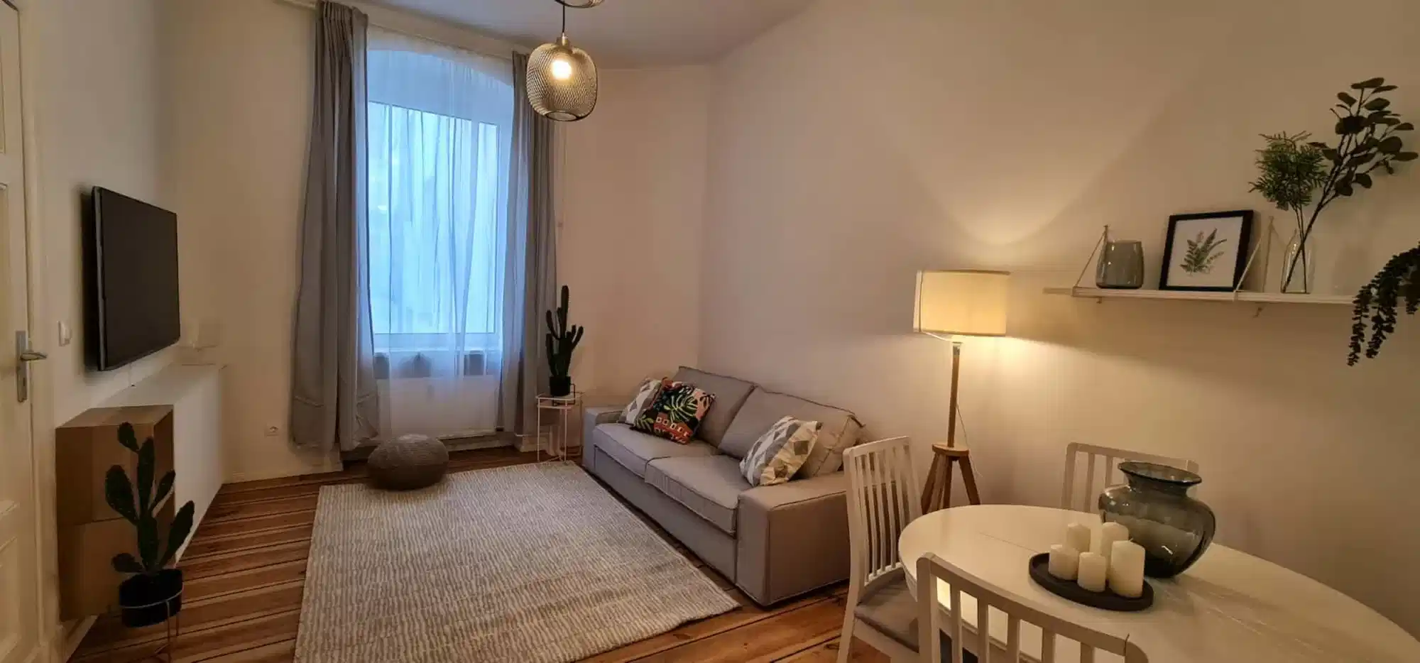 Exterior?w=400&h=260&fit=crop&q=40&auto=format&trim=auto