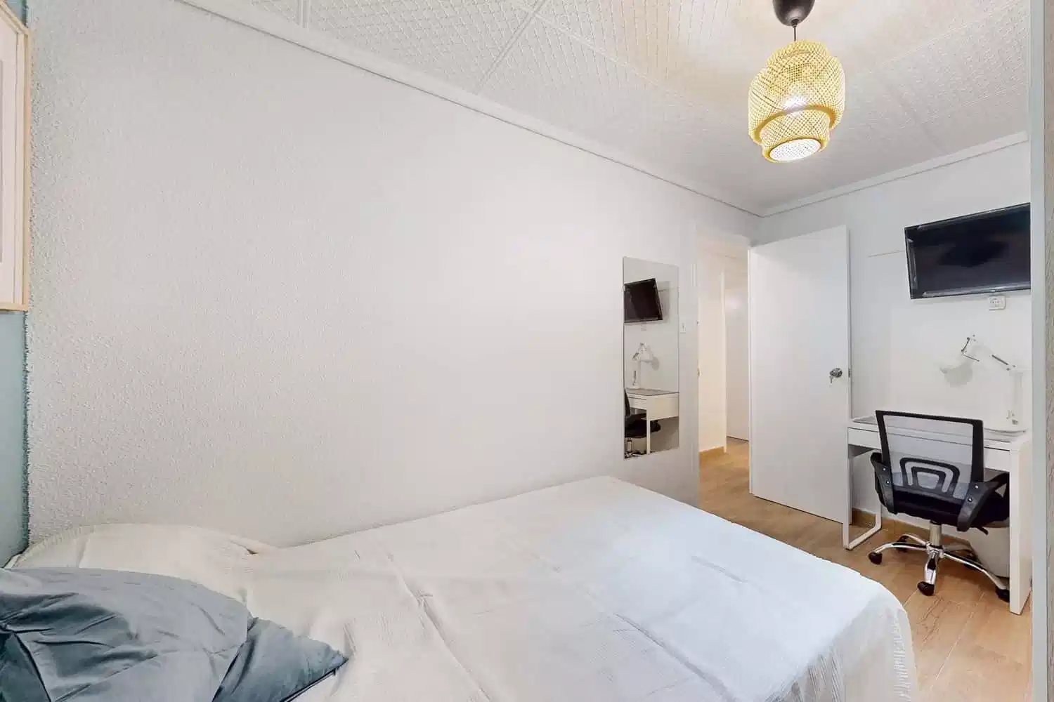 SPC 3201, Elx - Elche, Spain - Room in a 5 Bedroom 2 Bathroom (Carrer Concepción Arenal) - Bedroom