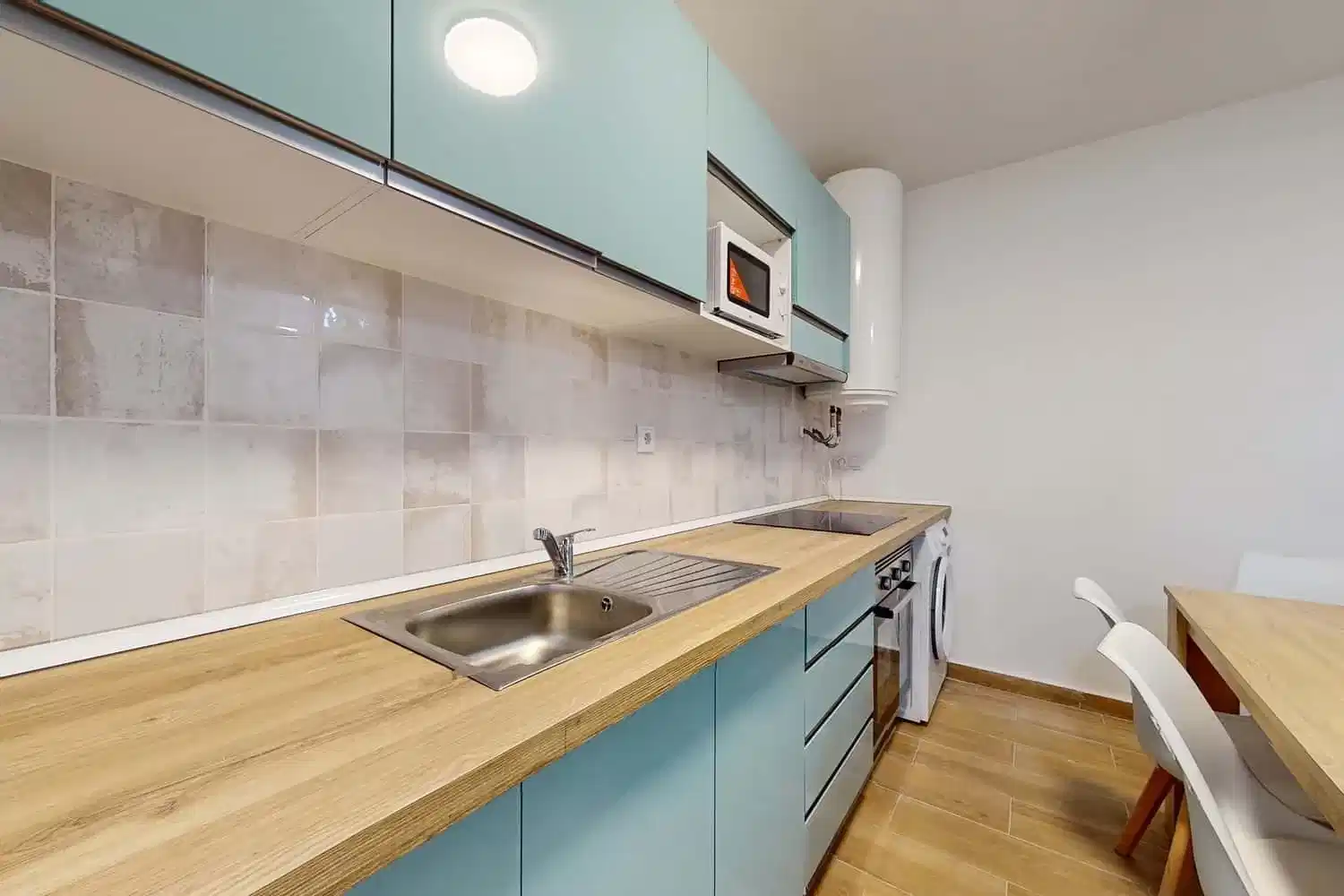 Room in a 5 Bedroom 2 Bathroom (Carrer Concepción Arenal) - Bedroom?w=400&h=260&fit=crop&q=40&auto=format&trim=auto