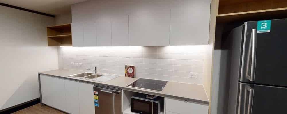 Bedroom?w=400&h=260&fit=crop&q=40&auto=format&trim=auto