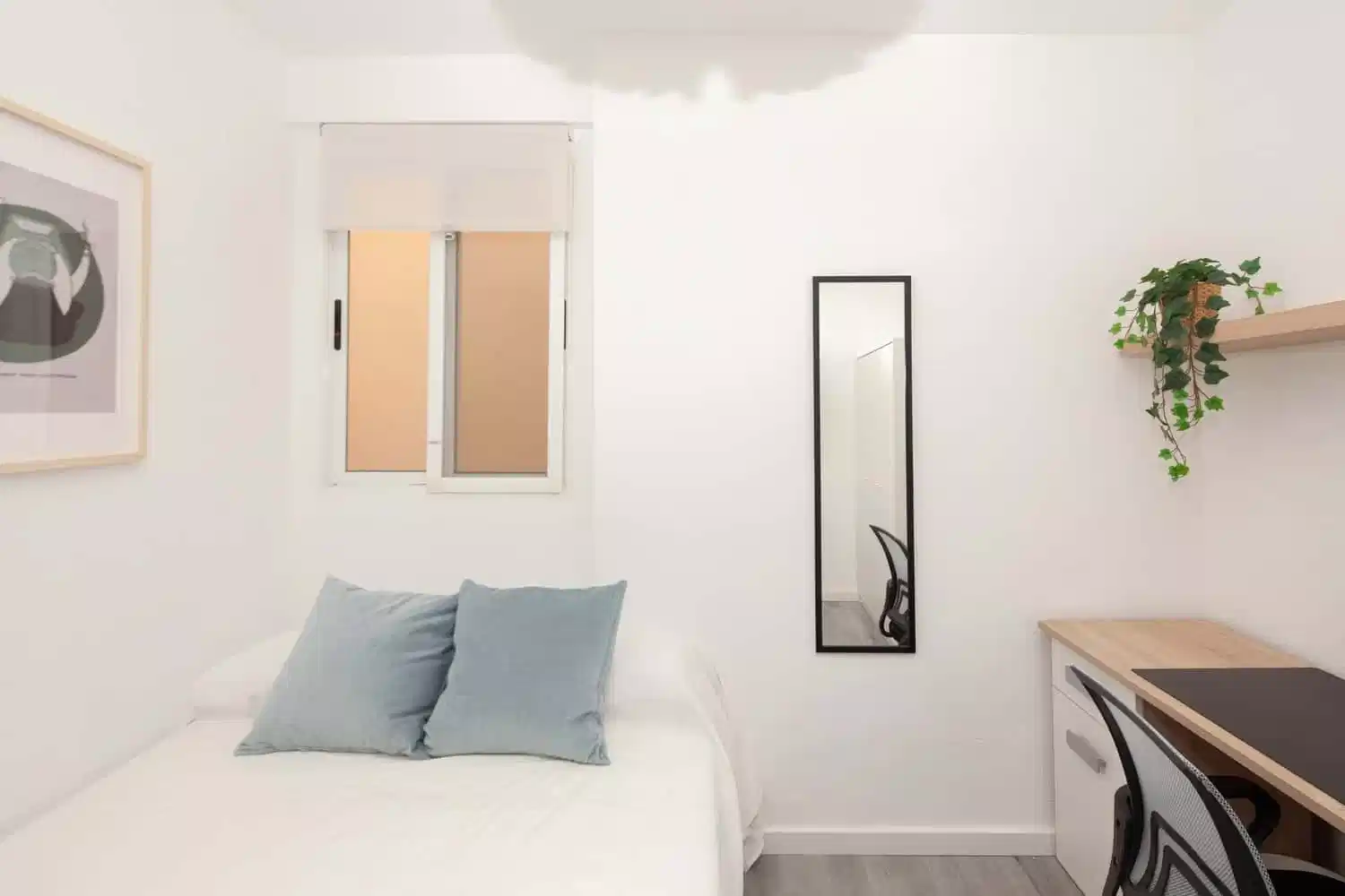 Exterior?w=400&h=260&fit=crop&q=40&auto=format&trim=auto