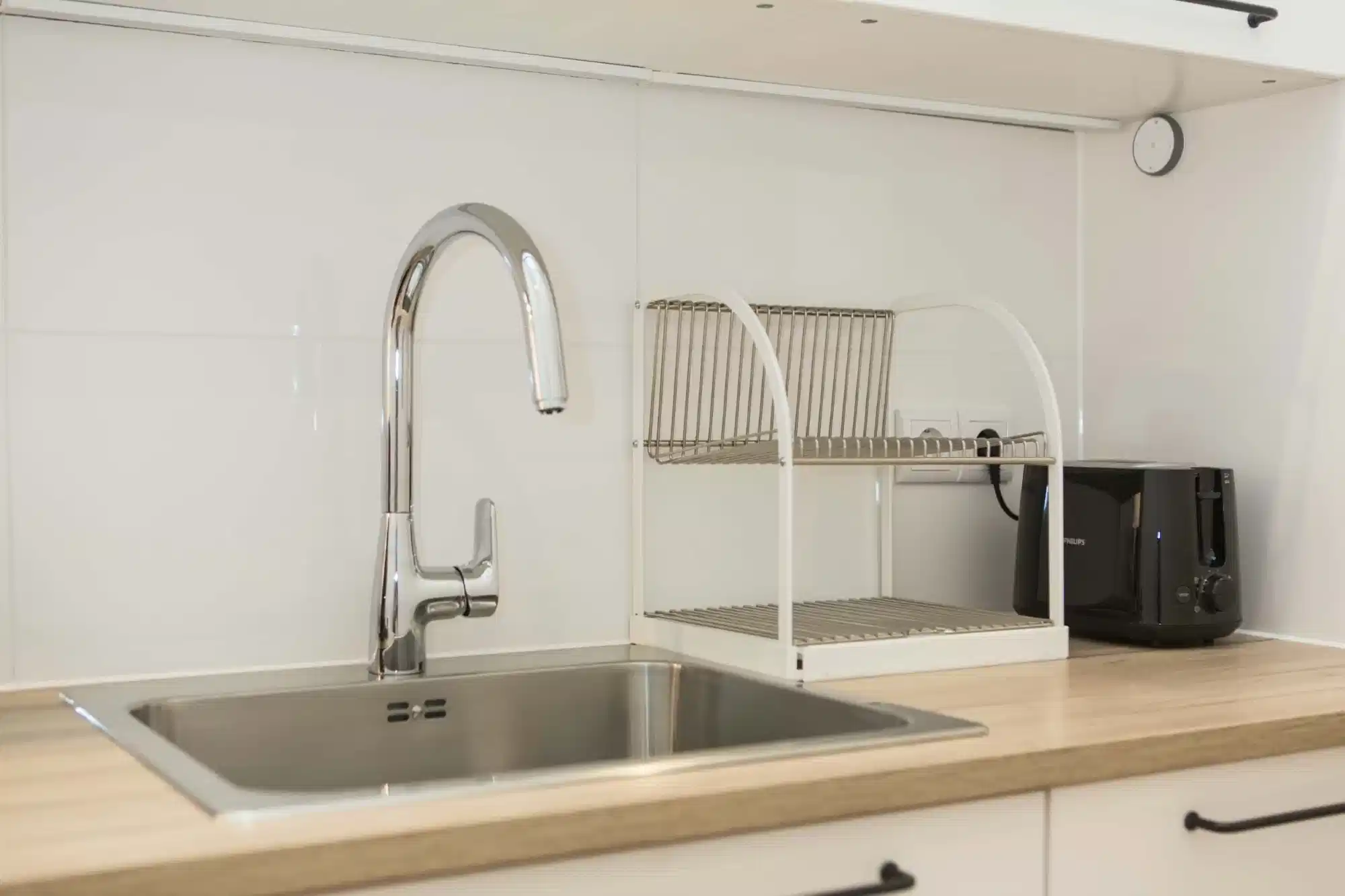 Exterior?w=400&h=260&fit=crop&q=40&auto=format&trim=auto