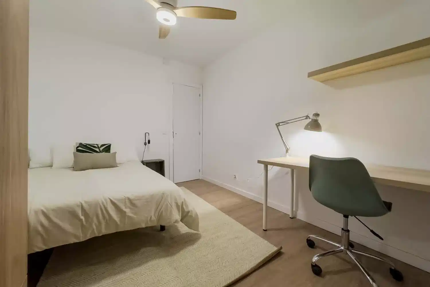 Exterior?w=400&h=260&fit=crop&q=40&auto=format&trim=auto