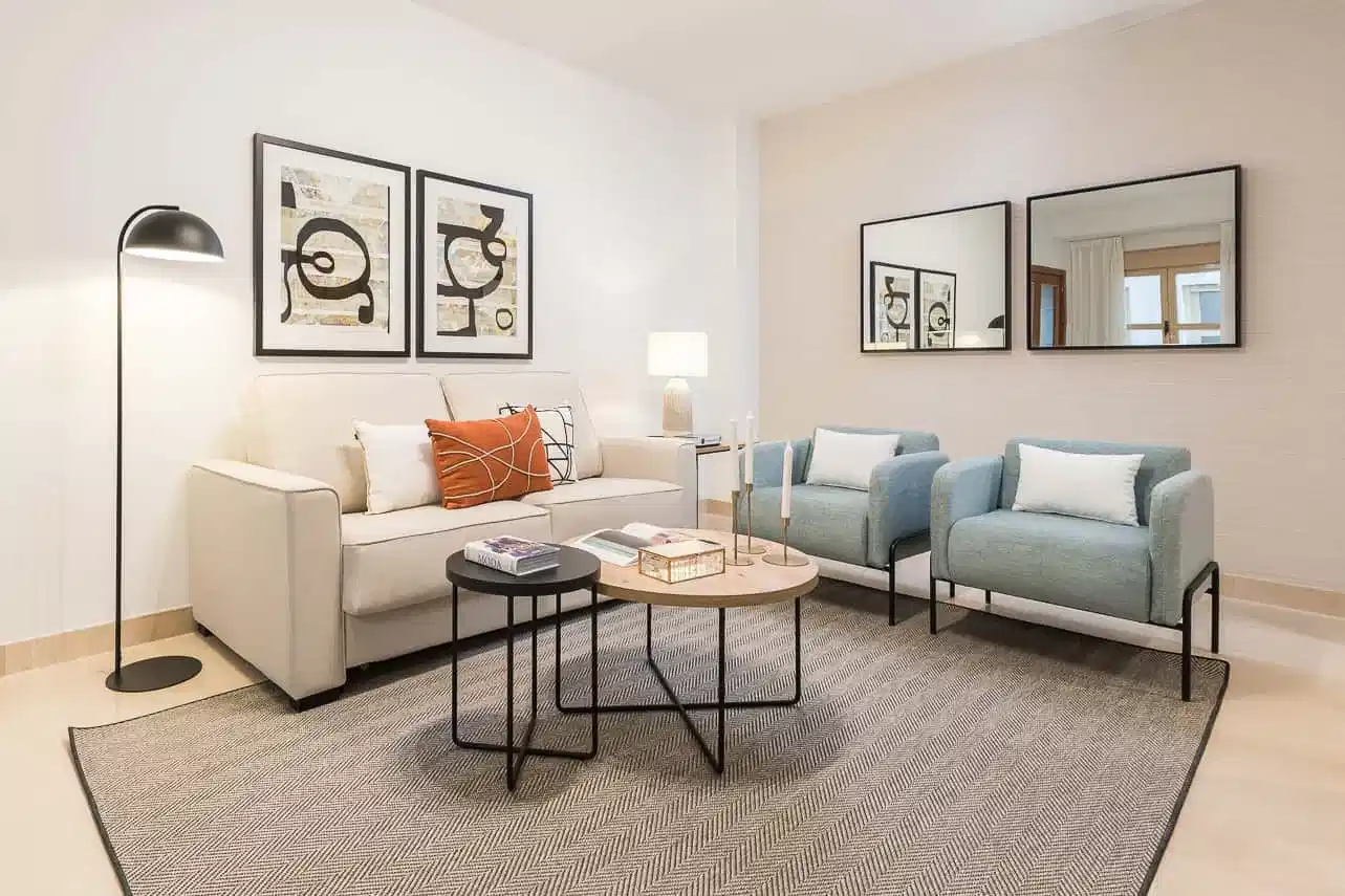 Exterior?w=400&h=260&fit=crop&q=40&auto=format&trim=auto