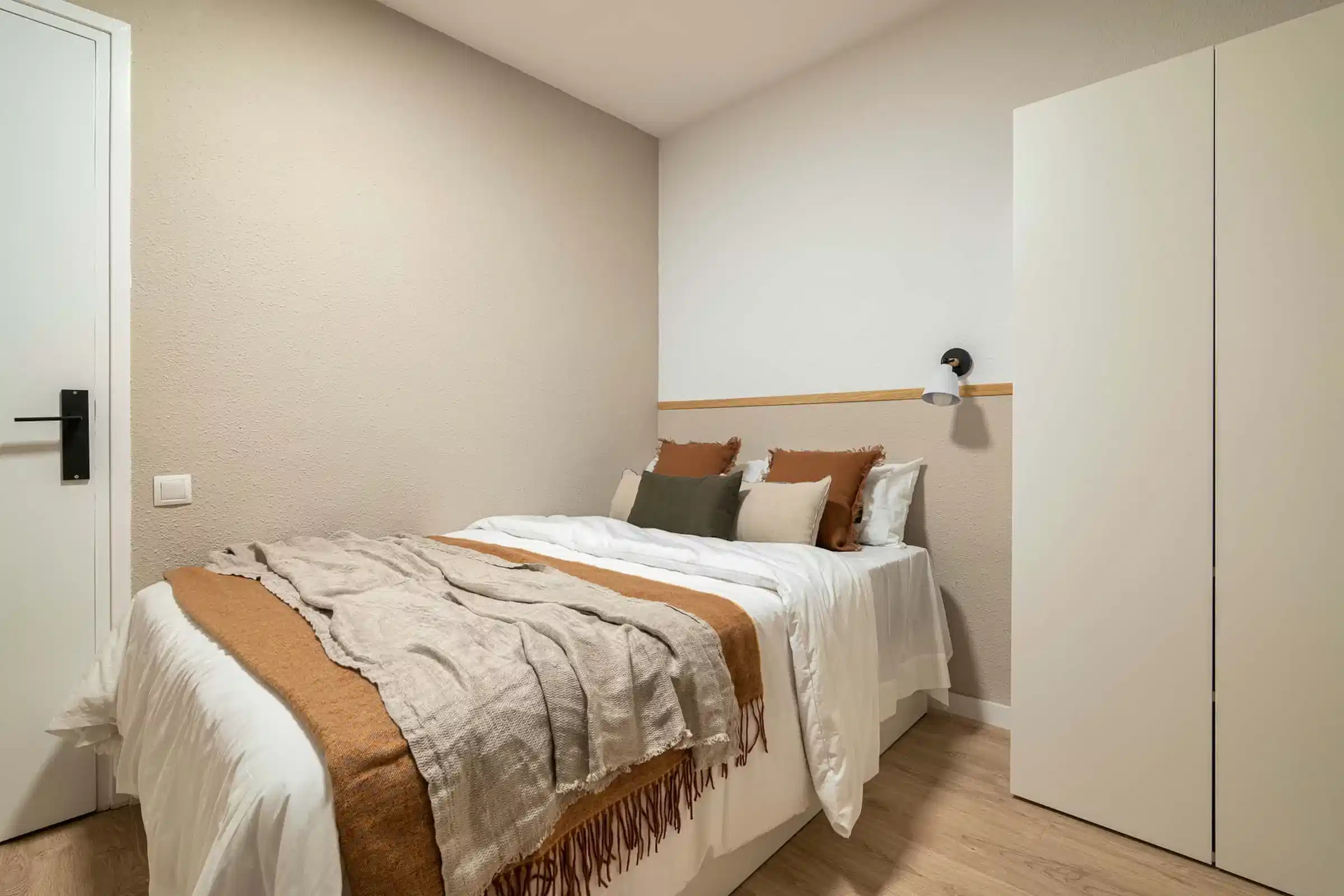 SPC 8024, Barcelona - Barcelona, Spain - #119699: Room in a 4 Bedroom 2 Bathroom (Avinguda De La Mare De Déu De Montserrat) - Bedroom