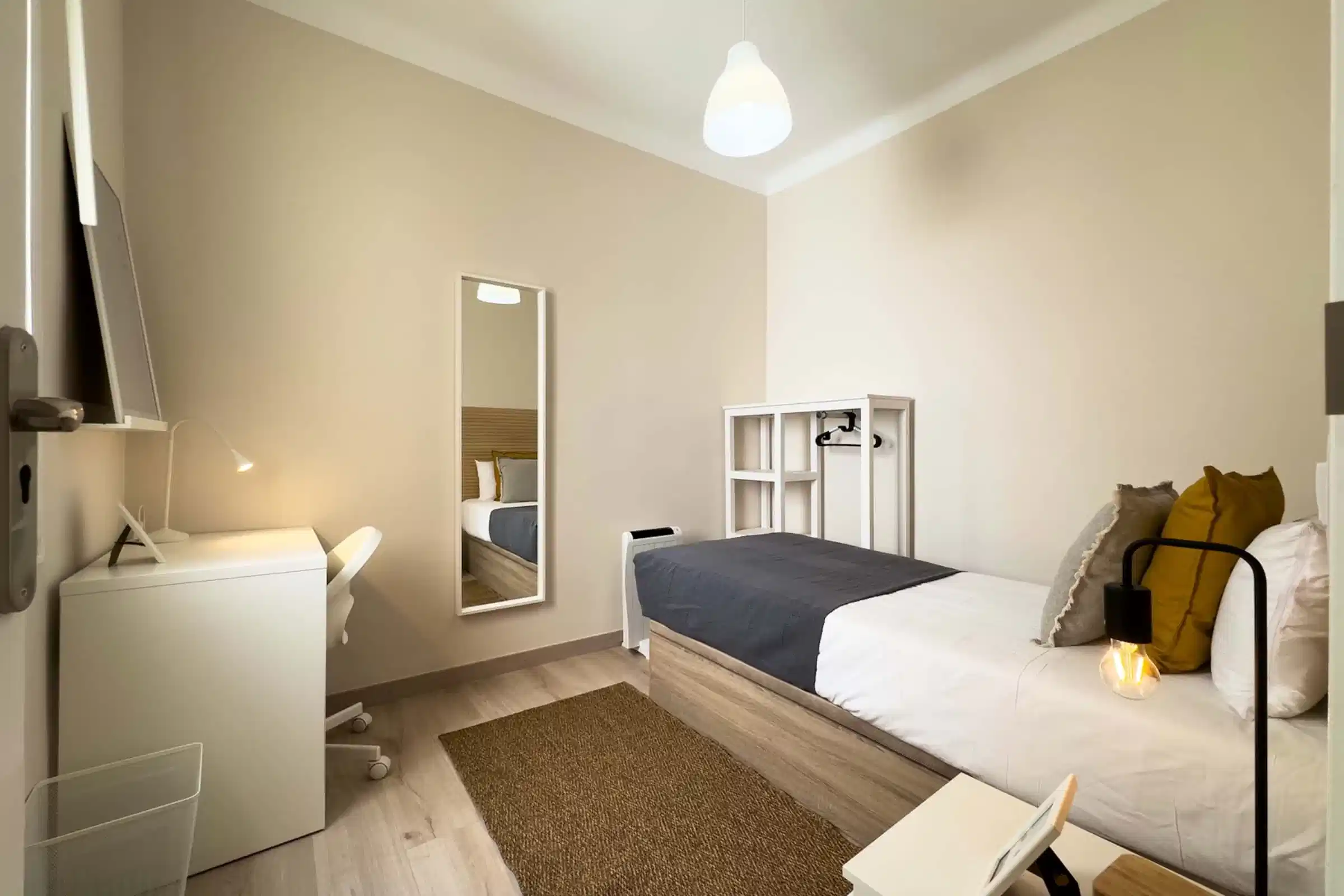 SPC 8024, Barcelona - Barcelona, Spain - Room in a 7 Bedroom 1 Bathroom (Carrer De Verdi) - Bedroom