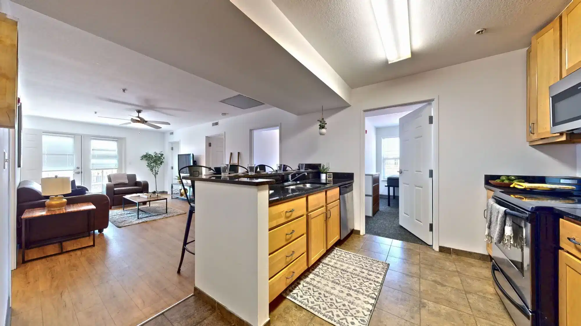 Common Area?w=400&h=260&fit=crop&q=40&auto=format&trim=auto