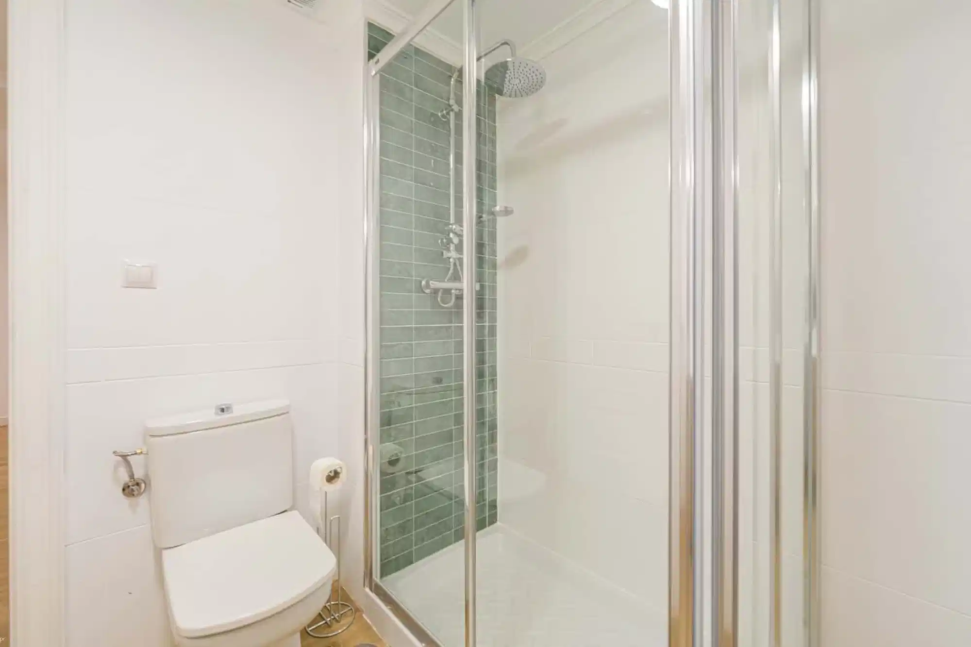 SPC 3012, Alicante - Alicante, Spain - #188264: Room in 5 Bedroom 2 Bathroom (Carrer Doctor Ferran) - Bathroom