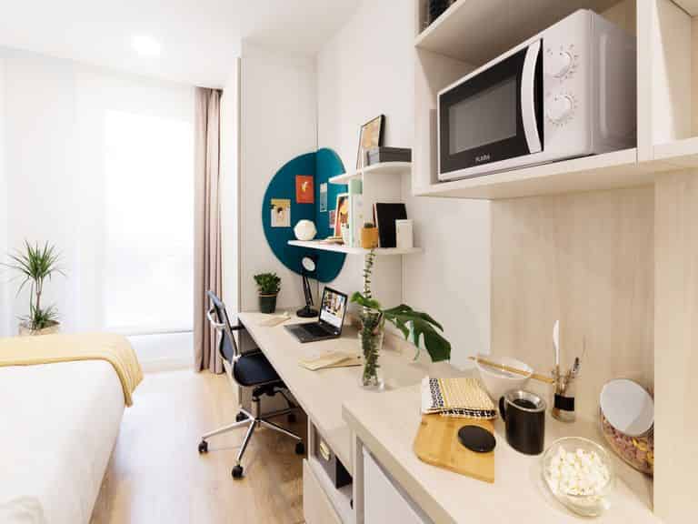 Amenities?w=400&h=260&fit=crop&q=40&auto=format&trim=auto