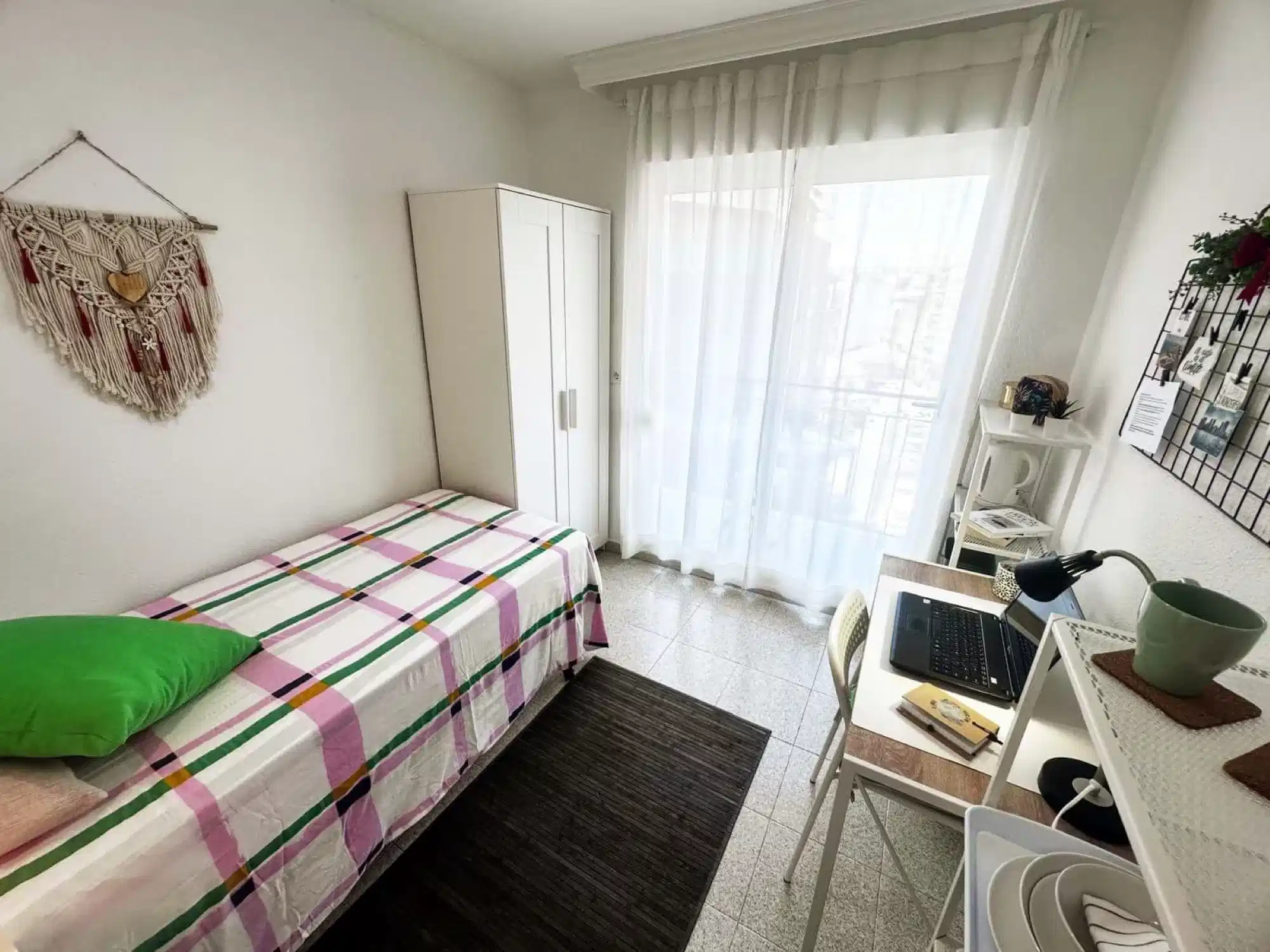 SPC 3012, Alicante - Alicante, Spain - #193496: Room in 6 Bedroom 2 Bathroom (Carrer Garbinet) - Bedroom