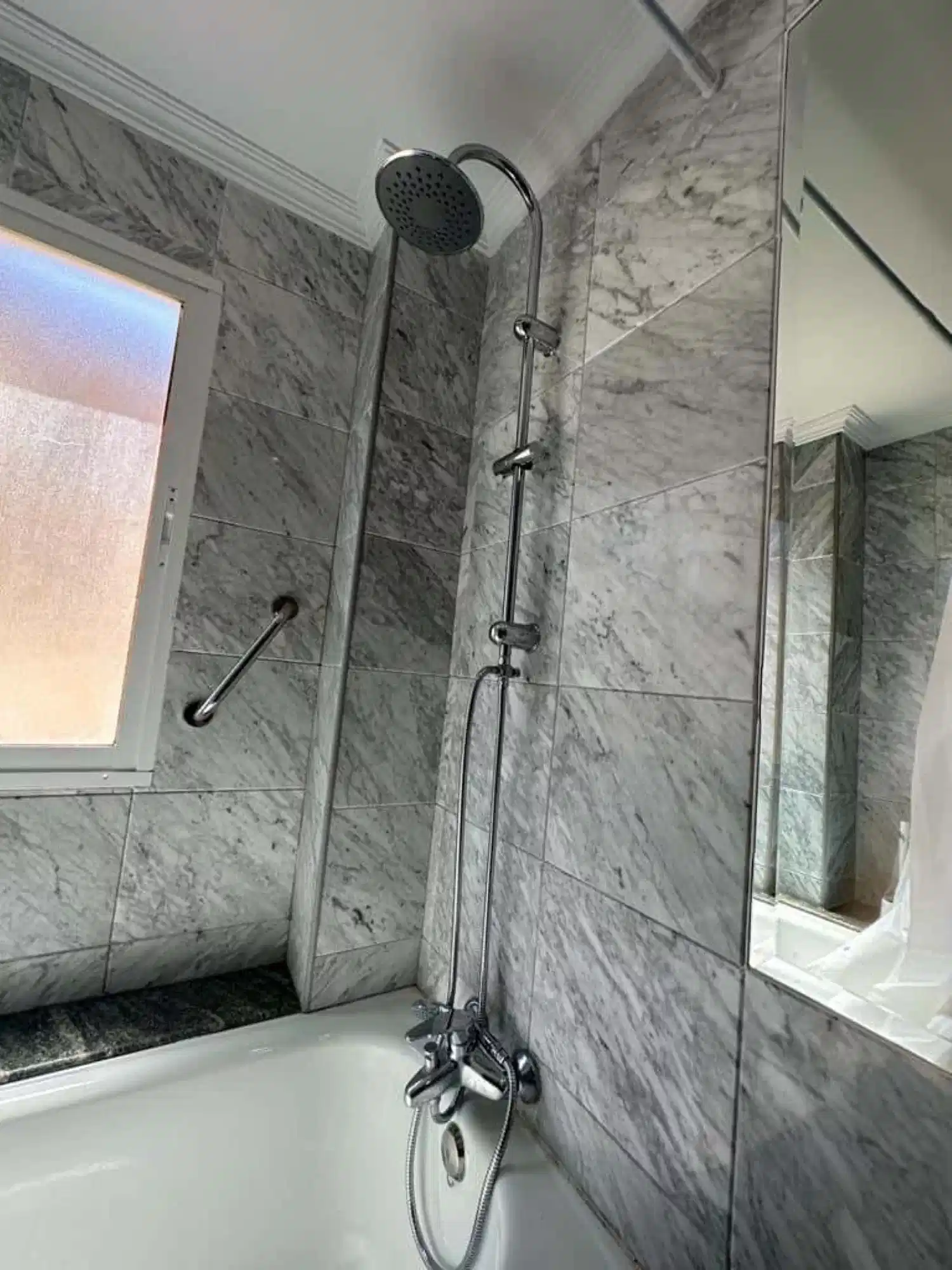 Room in 7 Bedroom 3 Bathroom (Calle De Crevillente) - Bedroom?w=400&h=260&fit=crop&q=40&auto=format&trim=auto