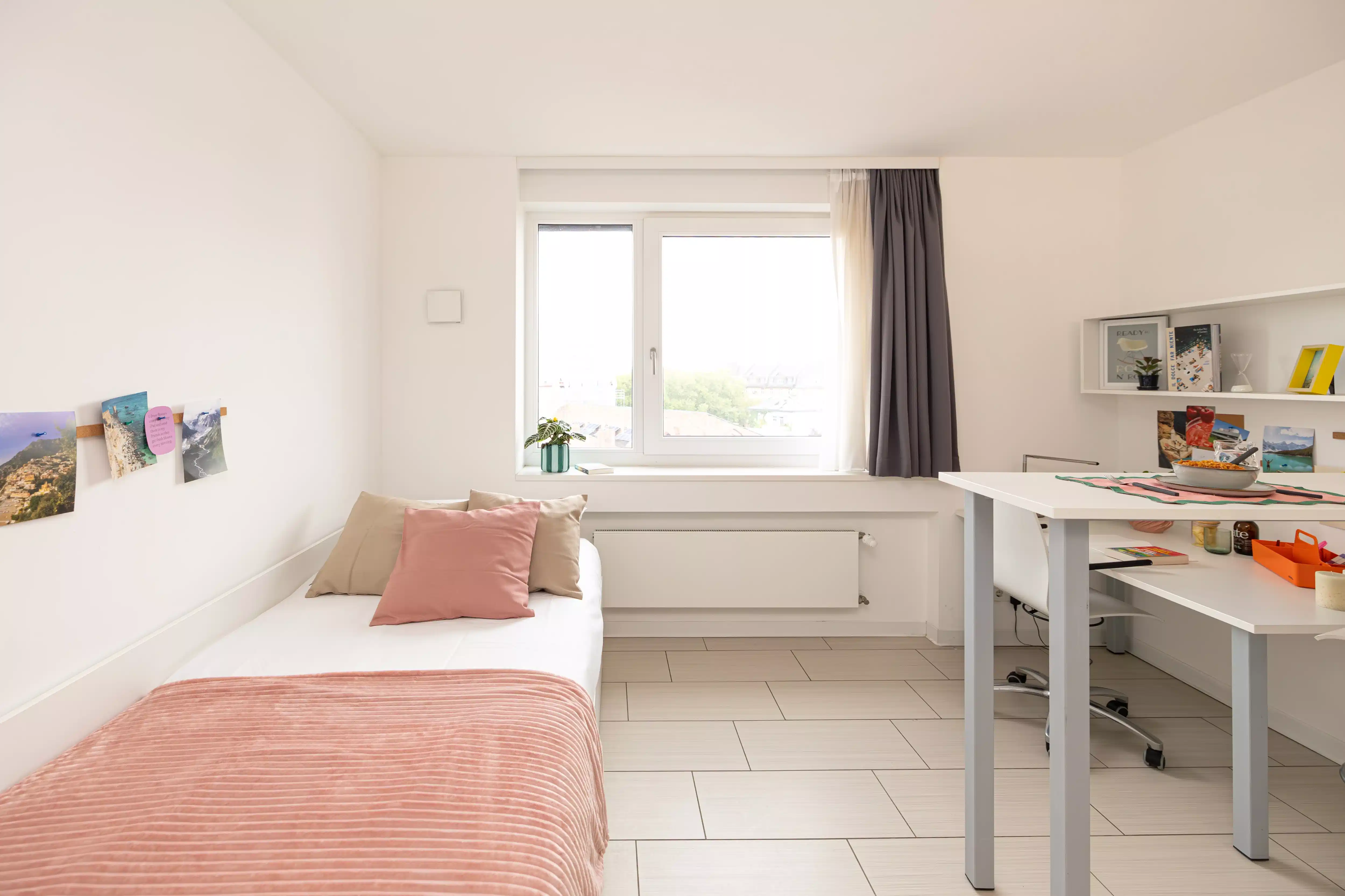Large Gold Studio (27 sqm)