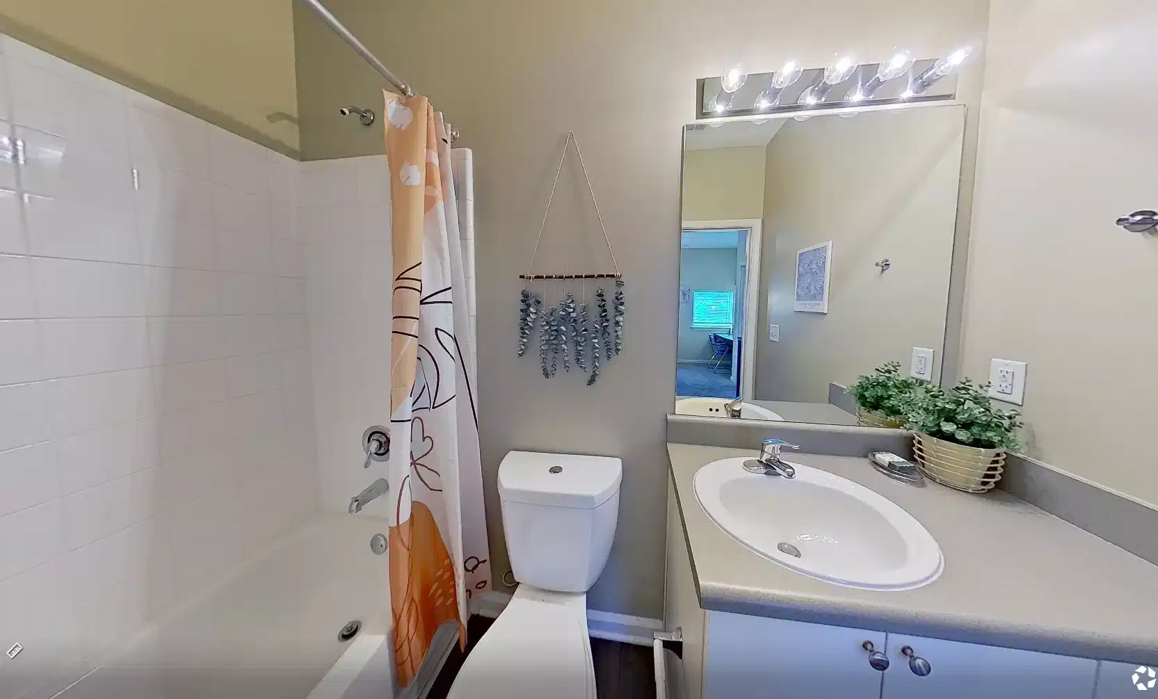 Exterior?w=400&h=260&fit=crop&q=40&auto=format&trim=auto