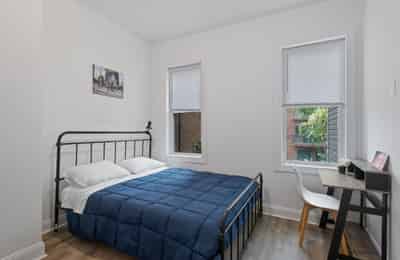 Bedroom?w=400&h=260&fit=crop&q=40&auto=format&trim=auto