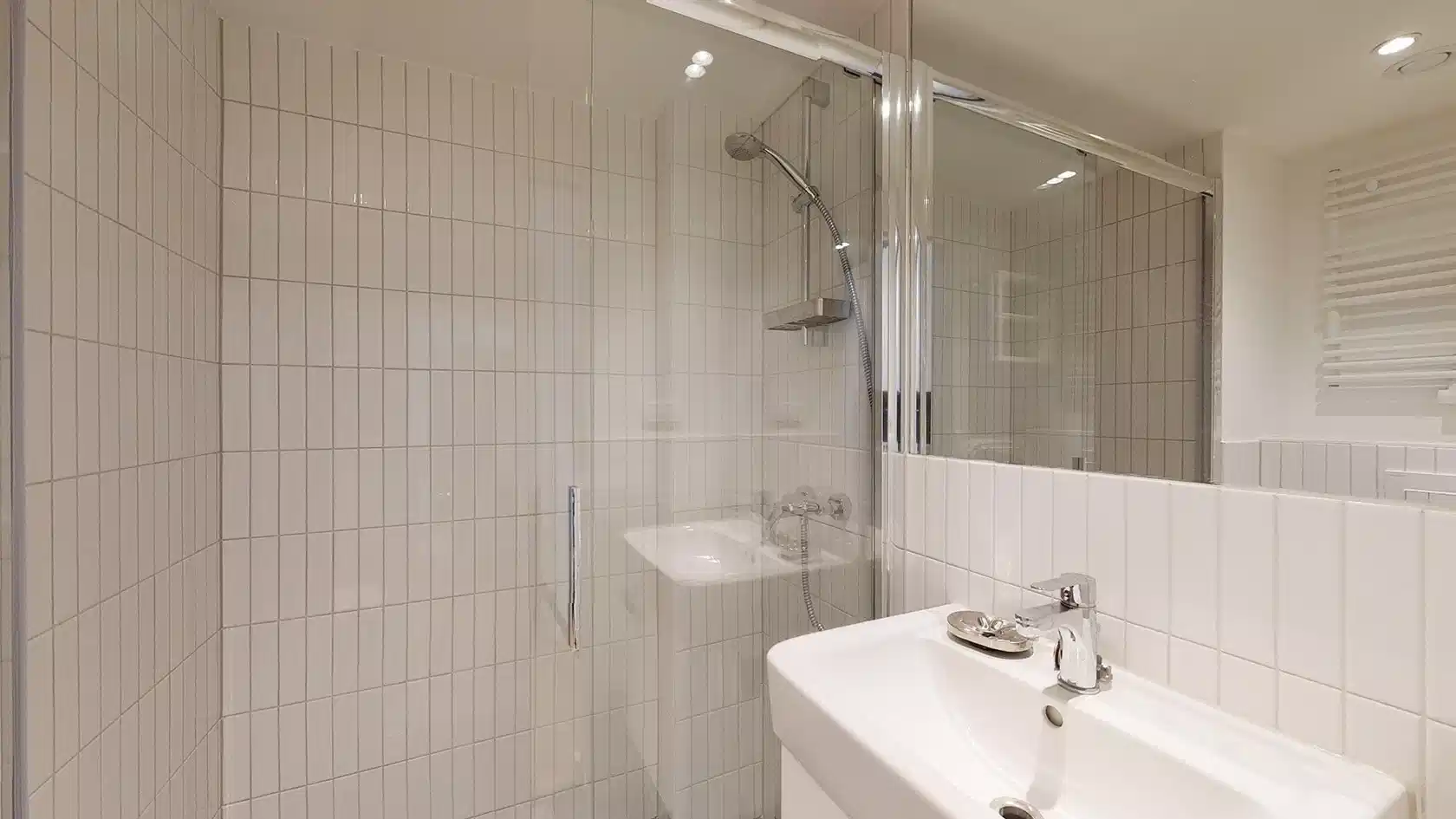 Amenities?w=400&h=260&fit=crop&q=40&auto=format&trim=auto