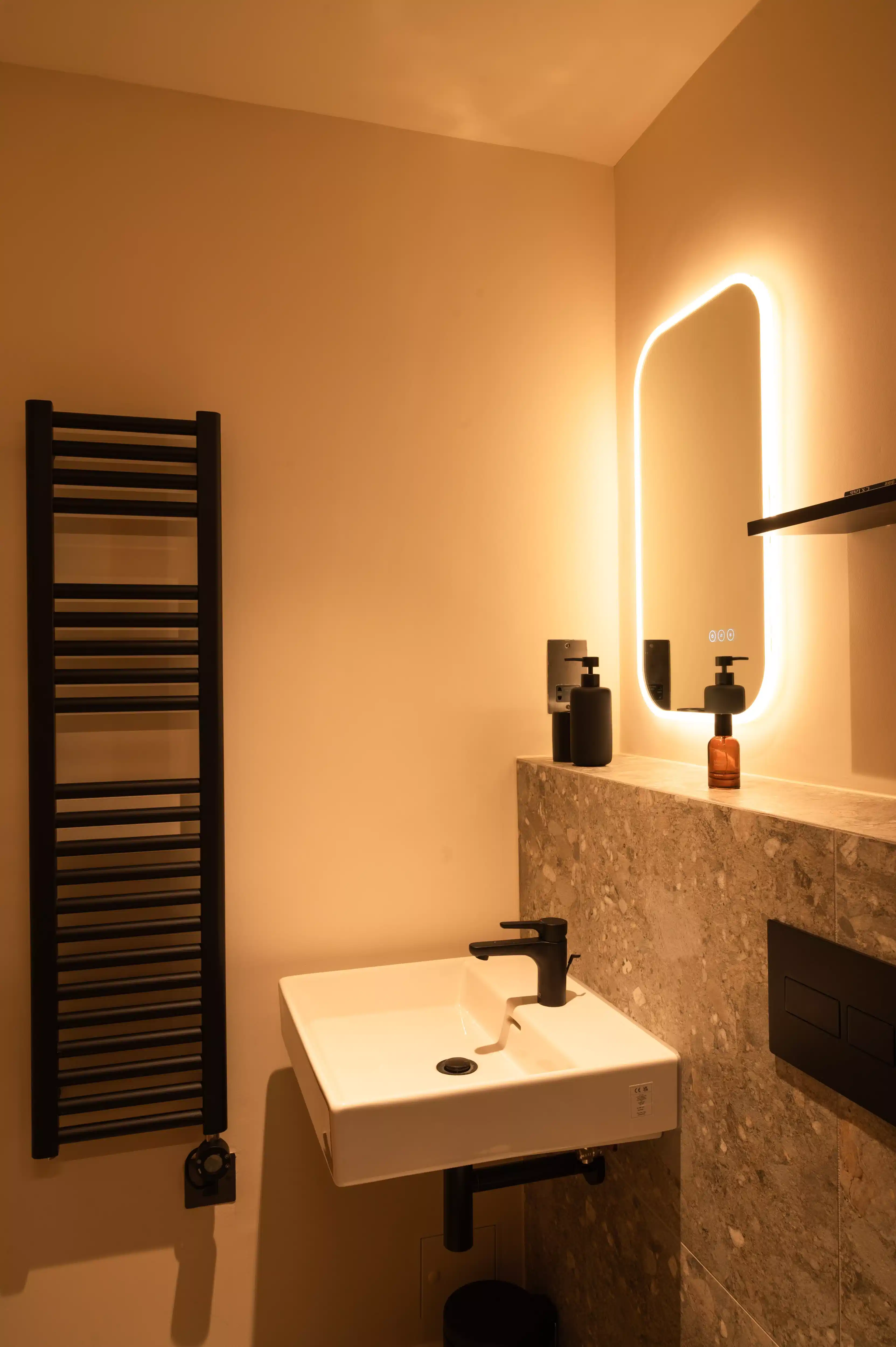 Common Area?w=400&h=260&fit=crop&q=40&auto=format&trim=auto