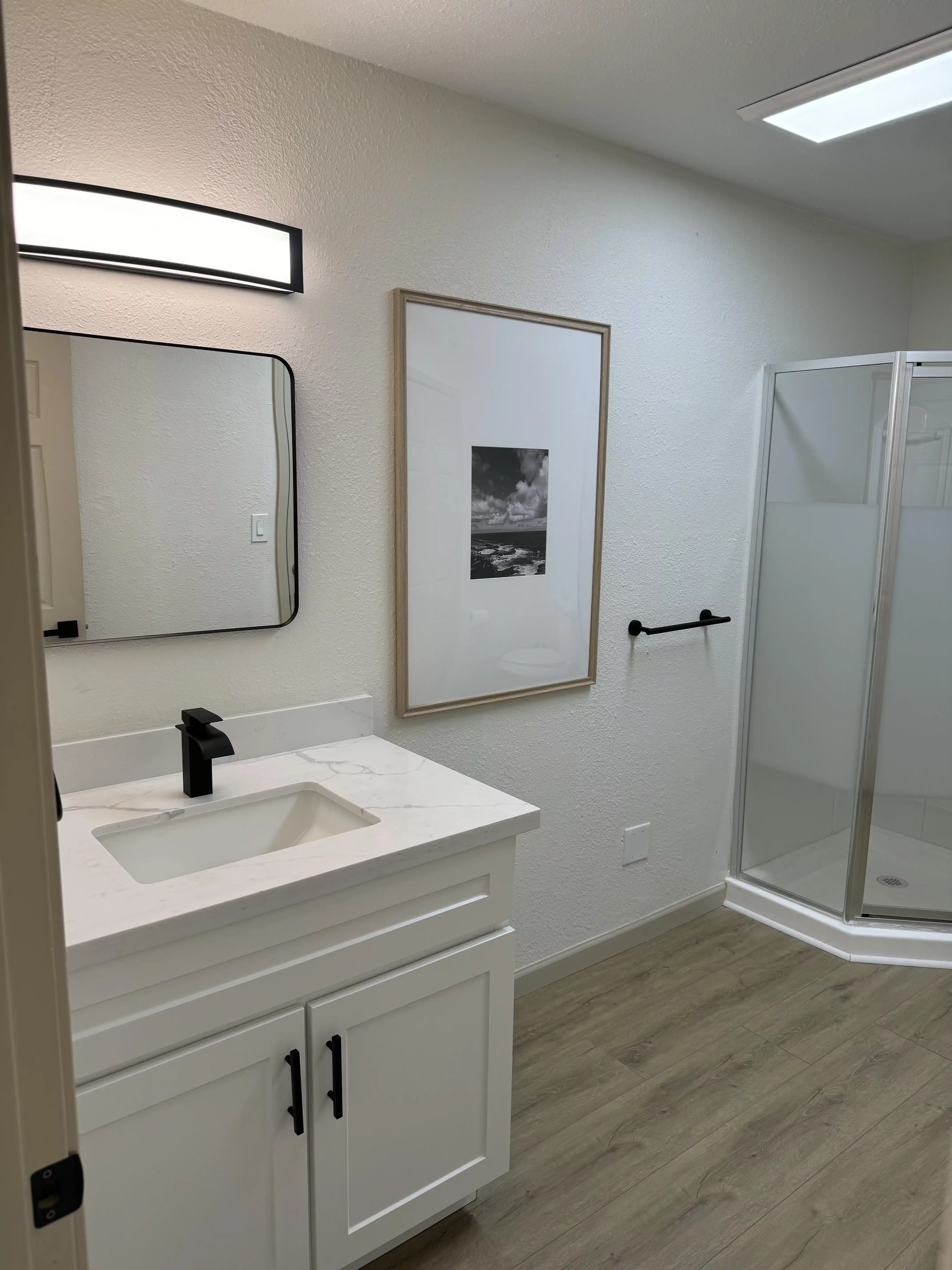 Room?w=400&h=260&fit=crop&q=40&auto=format&trim=auto