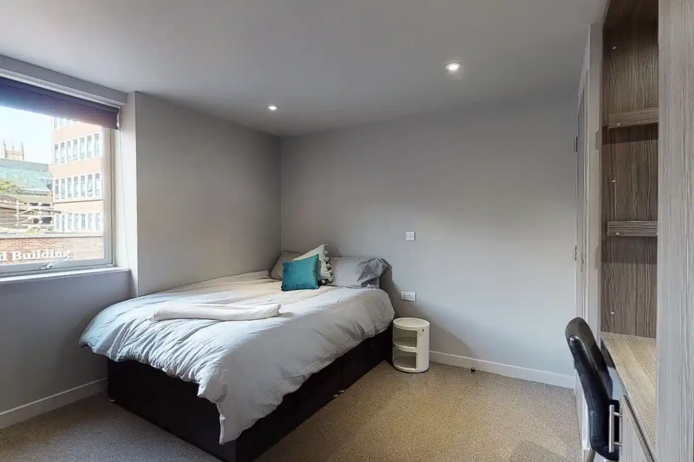 Amenities?w=400&h=260&fit=crop&q=40&auto=format&trim=auto