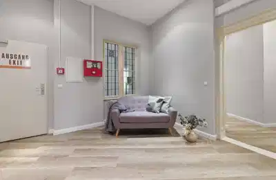 Studio Apartment - Bedroom?w=400&h=260&fit=crop&q=40&auto=format&trim=auto