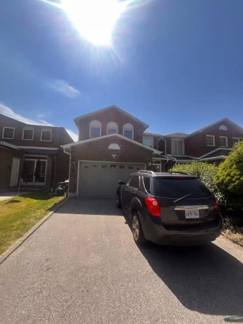 Exterior?w=400&h=260&fit=crop&q=40&auto=format&trim=auto