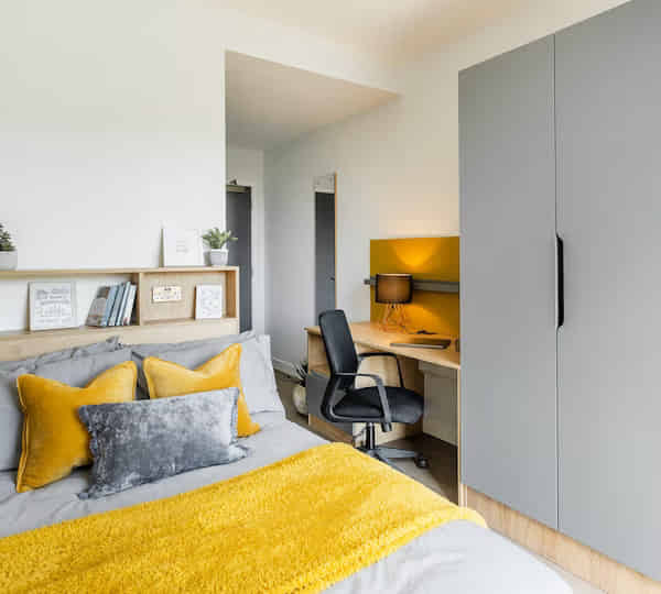 Common Area?w=400&h=260&fit=crop&q=40&auto=format&trim=auto