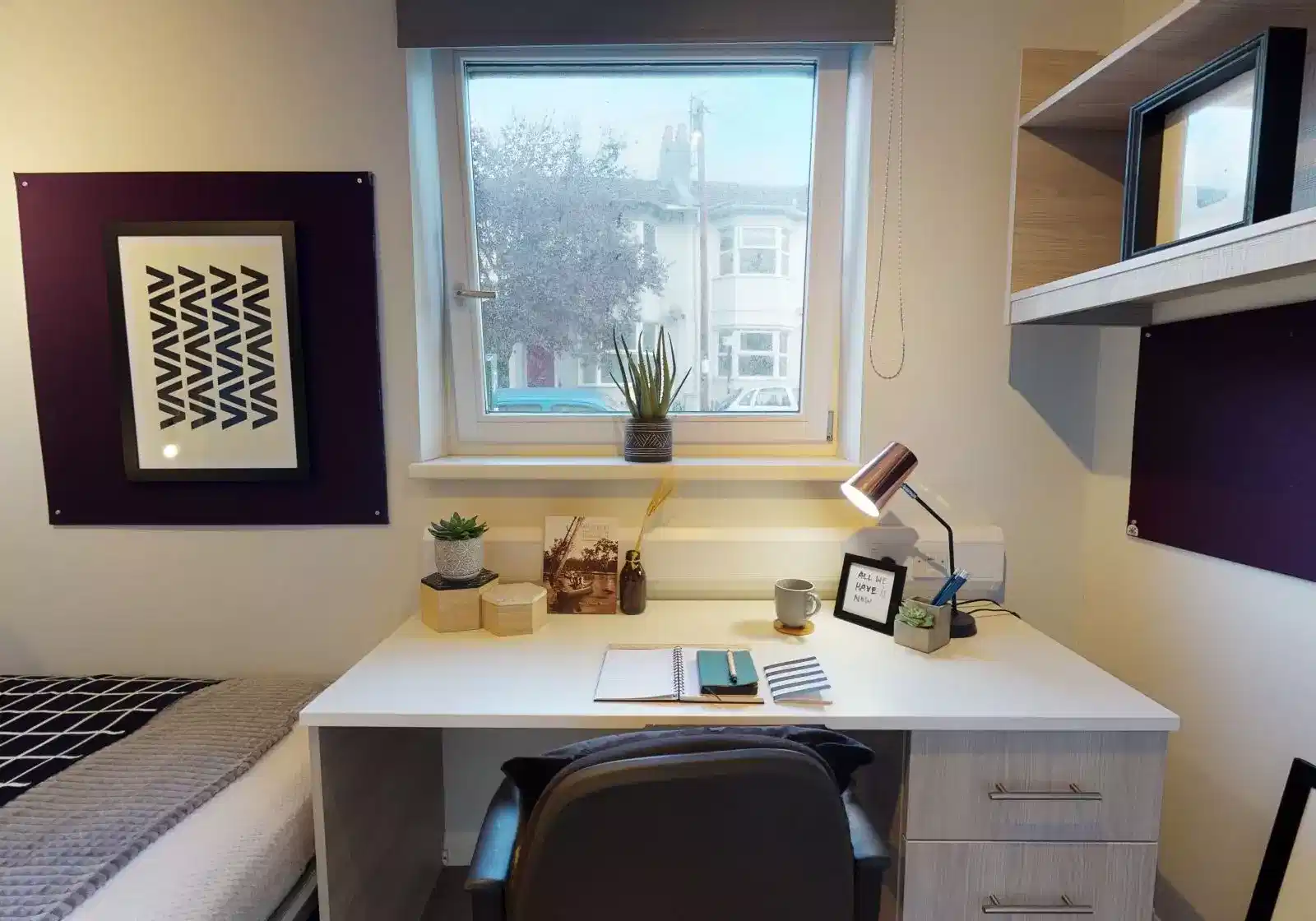 Common Area?w=400&h=260&fit=crop&q=40&auto=format&trim=auto