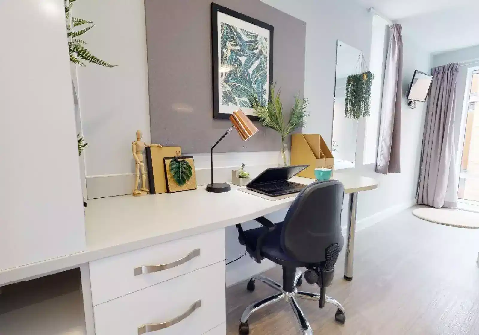 Common Area?w=400&h=260&fit=crop&q=40&auto=format&trim=auto