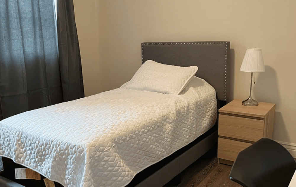 Bathroom?w=400&h=260&fit=crop&q=40&auto=format&trim=auto