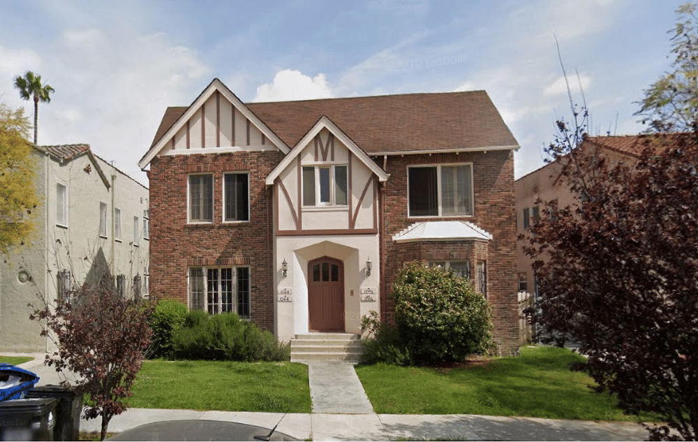 Amenities?w=400&h=260&fit=crop&q=40&auto=format&trim=auto