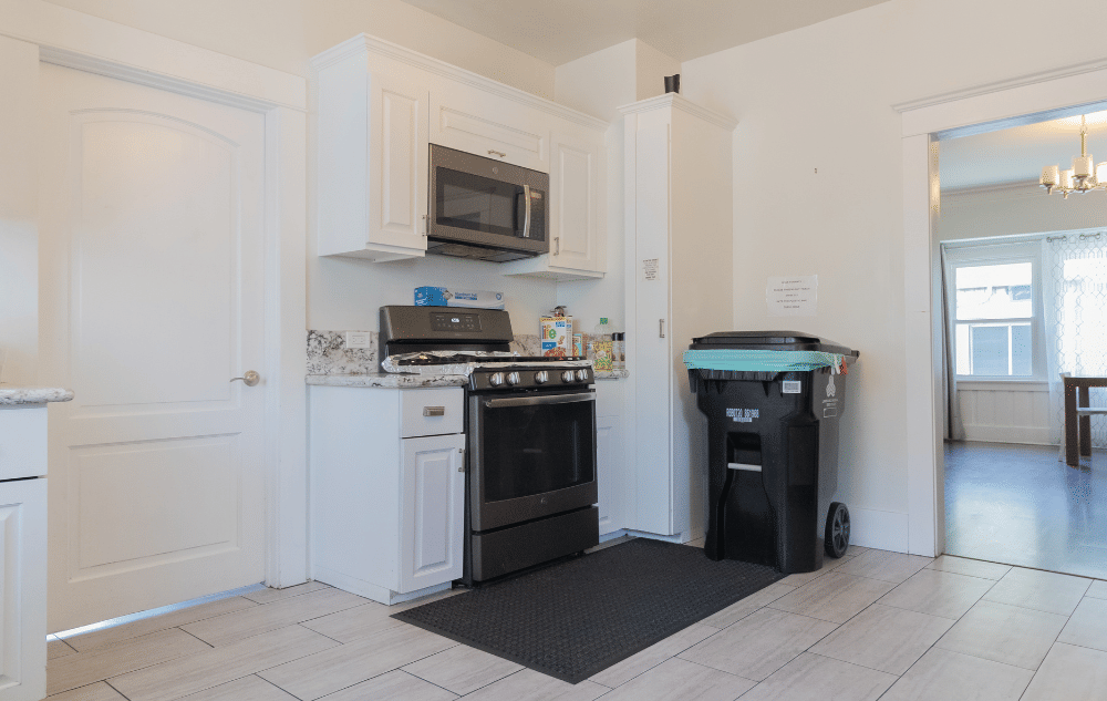 Hollywood Carlos, Los Angeles - Los Angeles, California, United States - Kitchen