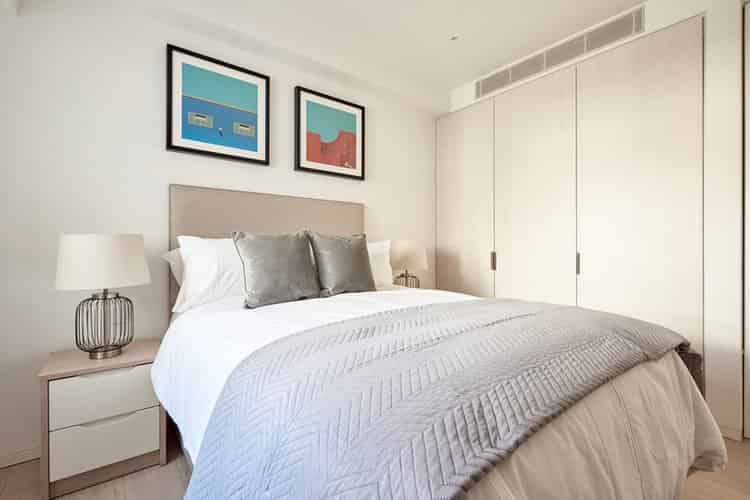 Kitchen?w=400&h=260&fit=crop&q=40&auto=format&trim=auto