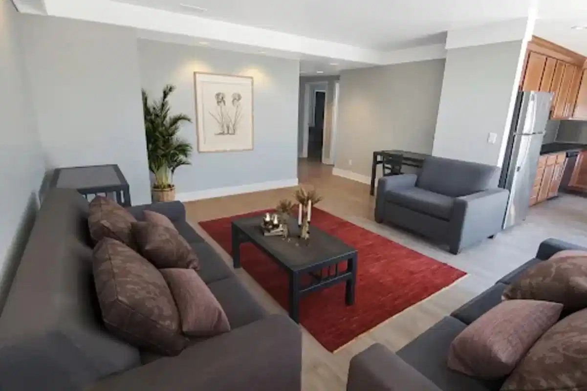 Exterior?w=400&h=260&fit=crop&q=40&auto=format&trim=auto