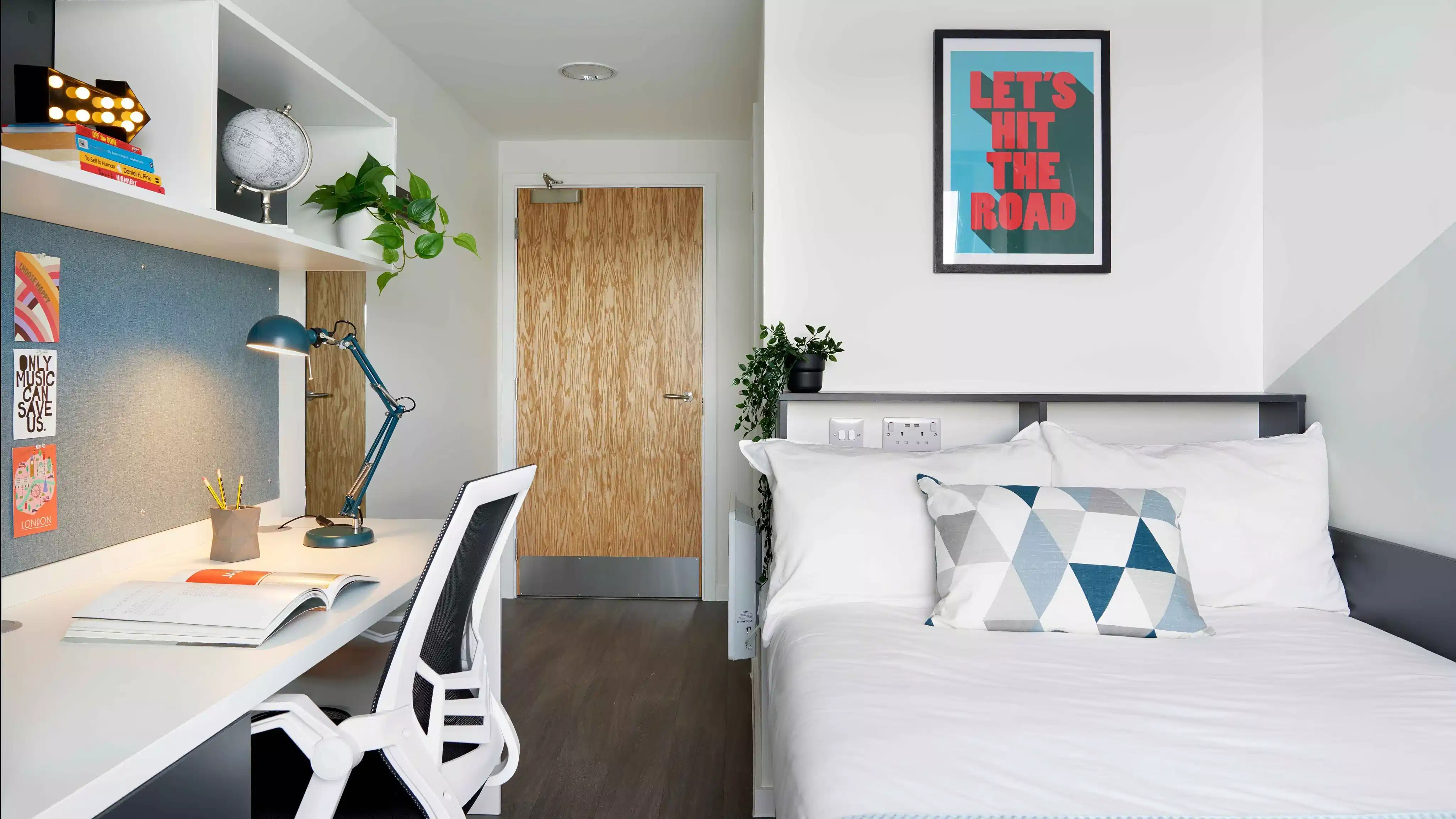 Bedroom?w=400&h=260&fit=crop&q=40&auto=format&trim=auto