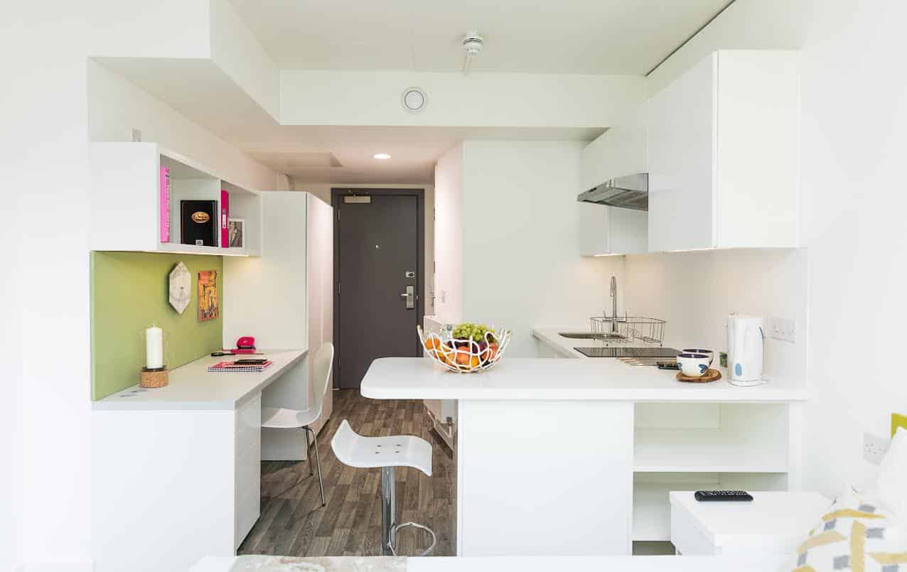 Exterior?w=400&h=260&fit=crop&q=40&auto=format&trim=auto