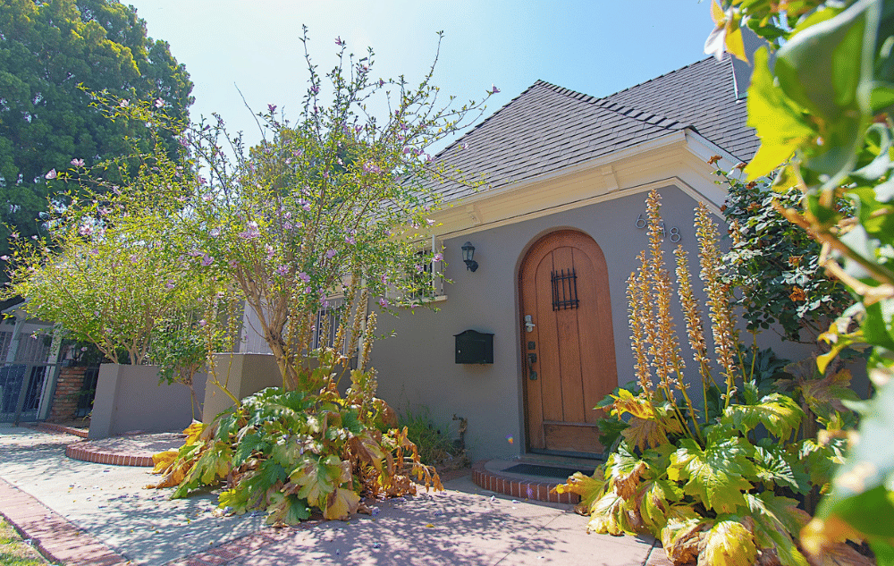 Kitchen?w=400&h=260&fit=crop&q=40&auto=format&trim=auto