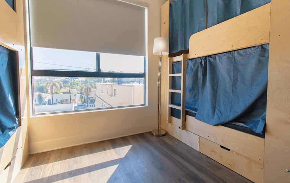 Kitchen?w=400&h=260&fit=crop&q=40&auto=format&trim=auto