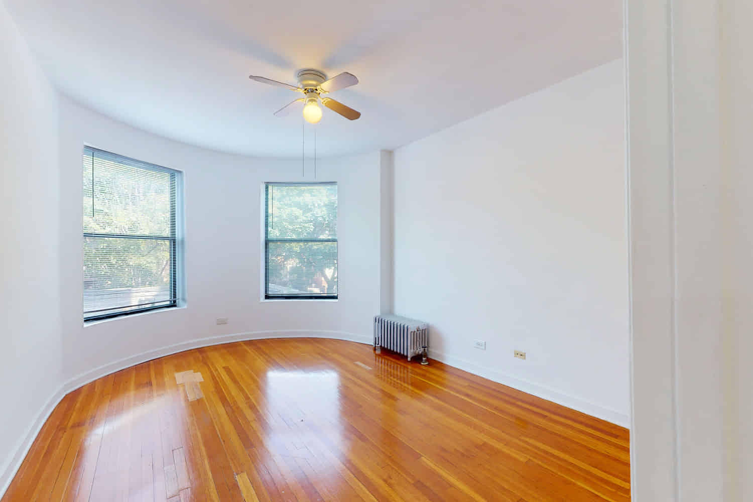 Exterior?w=400&h=260&fit=crop&q=40&auto=format&trim=auto