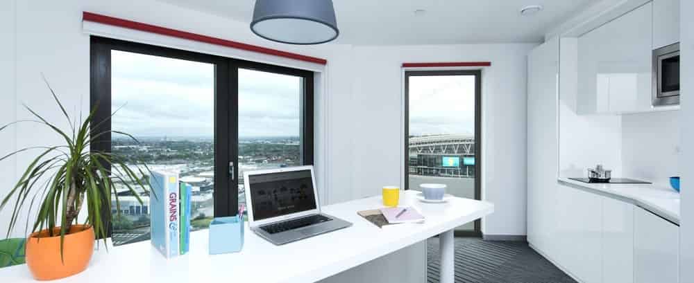 Common Area?w=400&h=260&fit=crop&q=40&auto=format&trim=auto