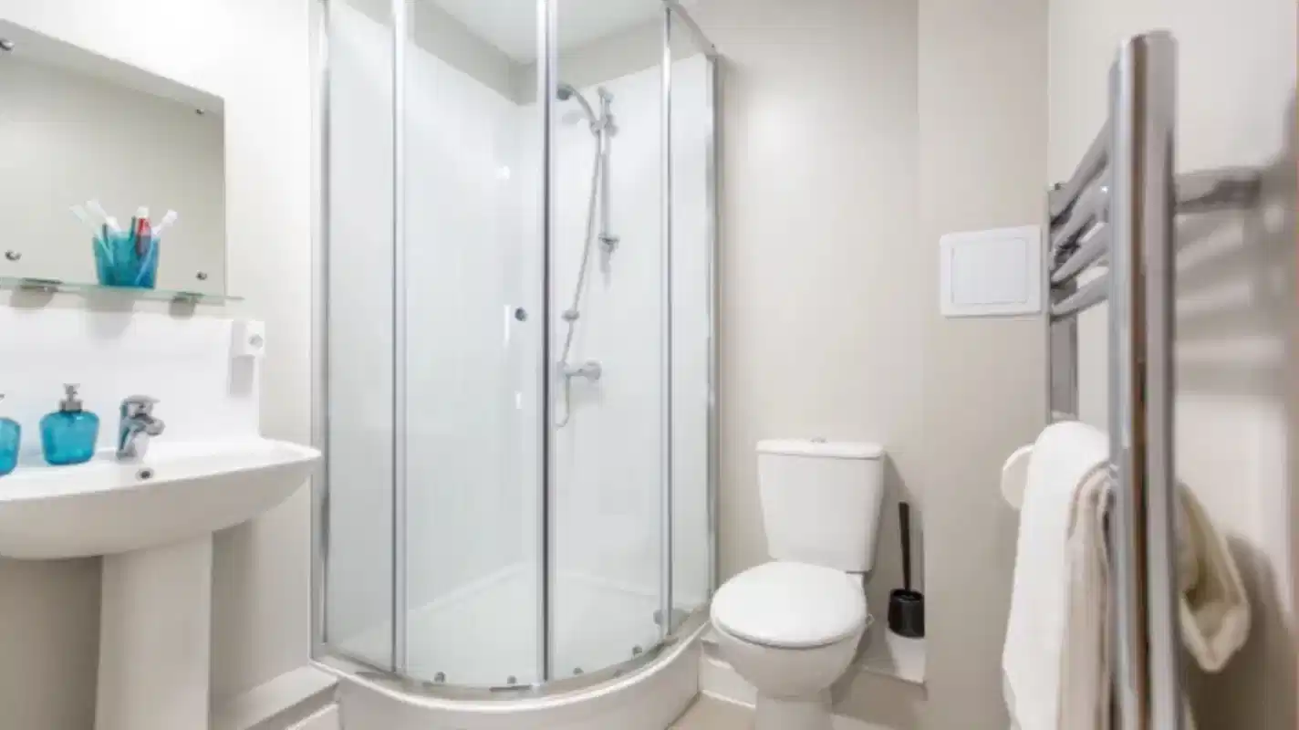 Exterior?w=400&h=260&fit=crop&q=40&auto=format&trim=auto