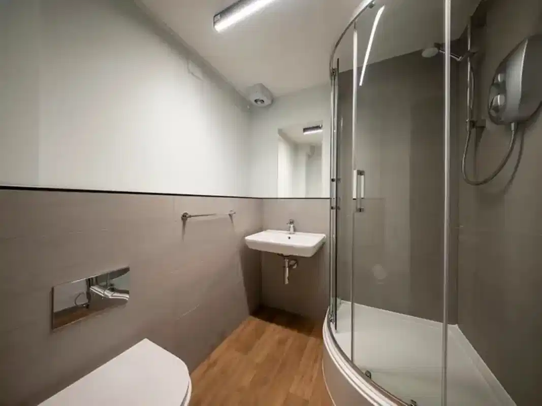 Common Area?w=400&h=260&fit=crop&q=40&auto=format&trim=auto