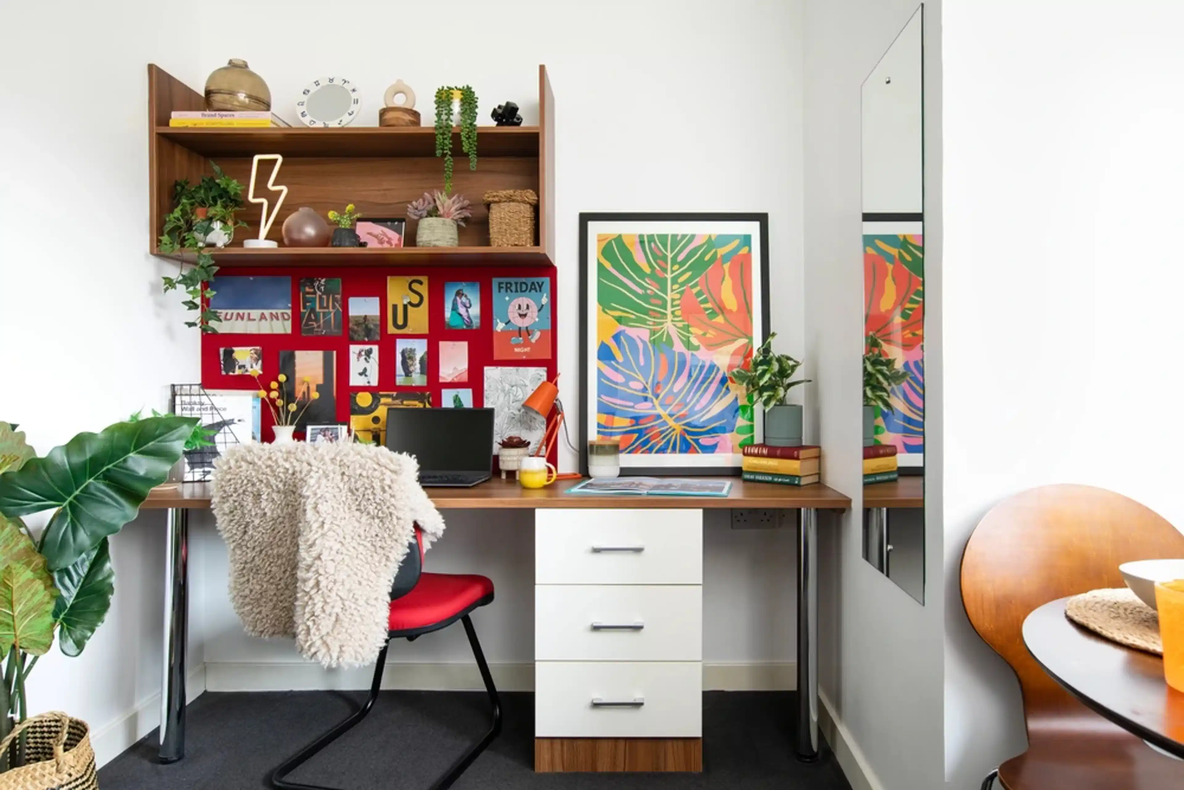 Common Area?w=400&h=260&fit=crop&q=40&auto=format&trim=auto