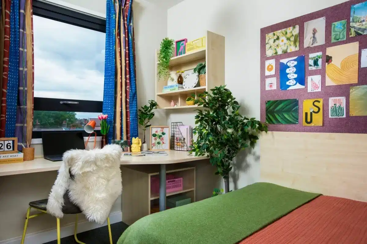 Amenities?w=400&h=260&fit=crop&q=40&auto=format&trim=auto